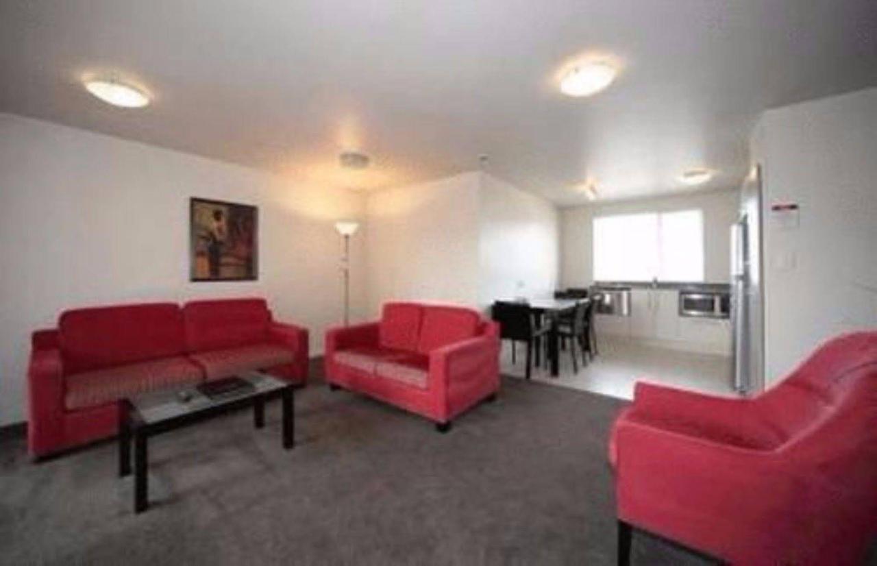 Salerno Motel Apartments Christchurch Bagian luar foto A typical apartment at the University of Canterbury