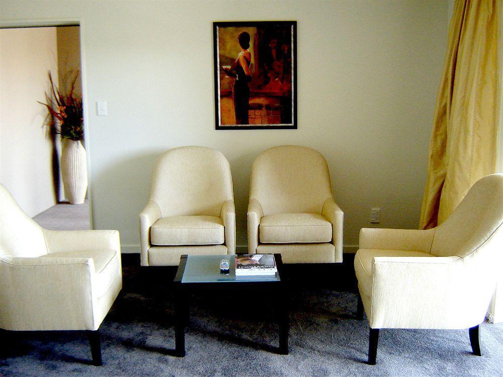 Salerno Motel Apartments Christchurch Bagian luar foto A living room