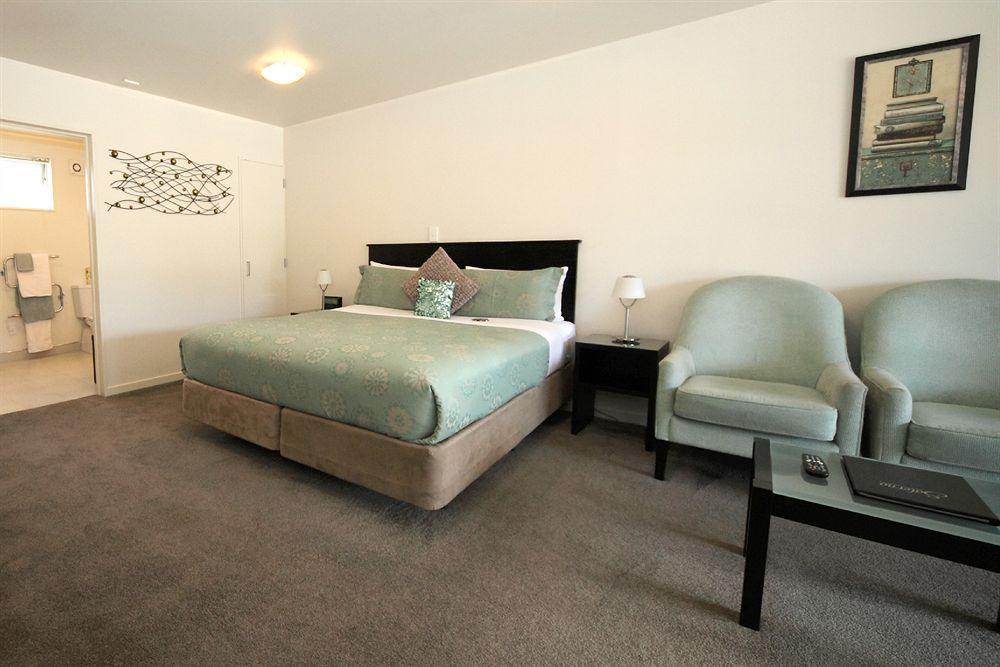 Salerno Motel Apartments Christchurch Bagian luar foto A room at the hotel