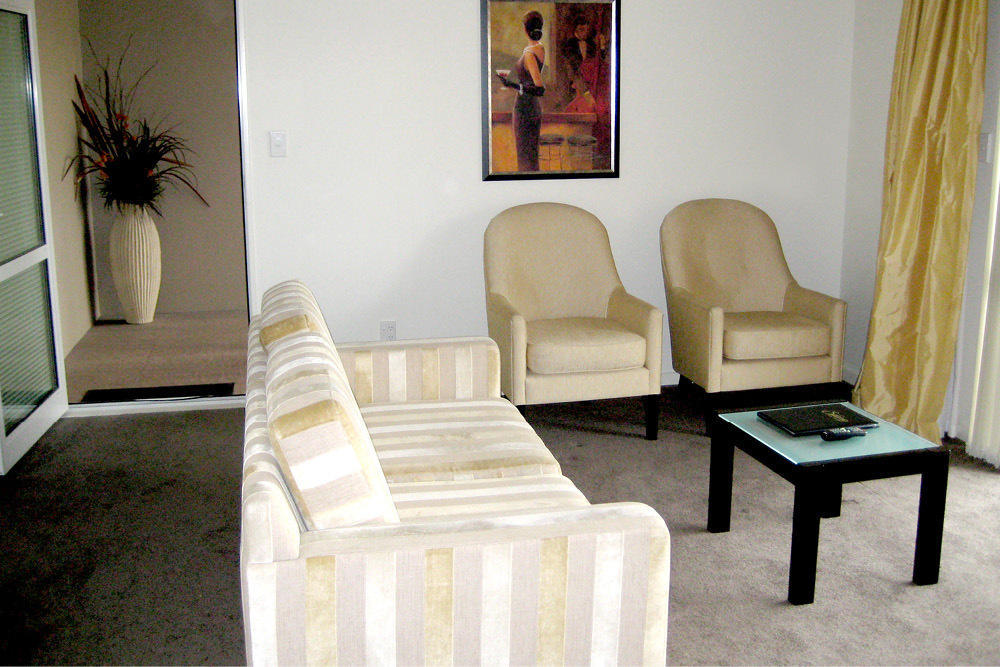 Salerno Motel Apartments Christchurch Bagian luar foto A living room