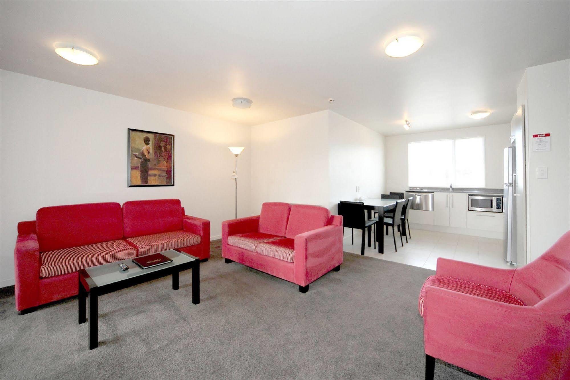 Salerno Motel Apartments Christchurch Bagian luar foto A typical apartment at the University of Canterbury