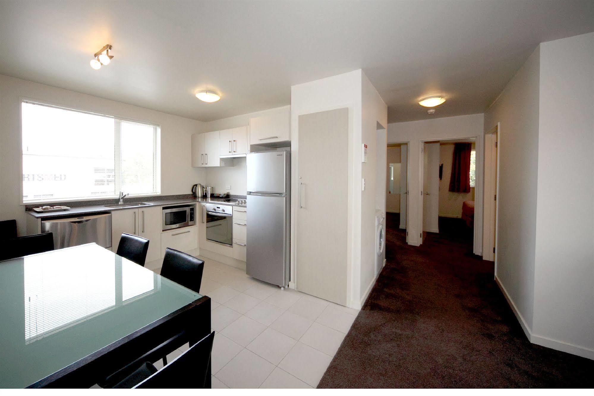 Salerno Motel Apartments Christchurch Bagian luar foto A typical apartment at the University of Canterbury
