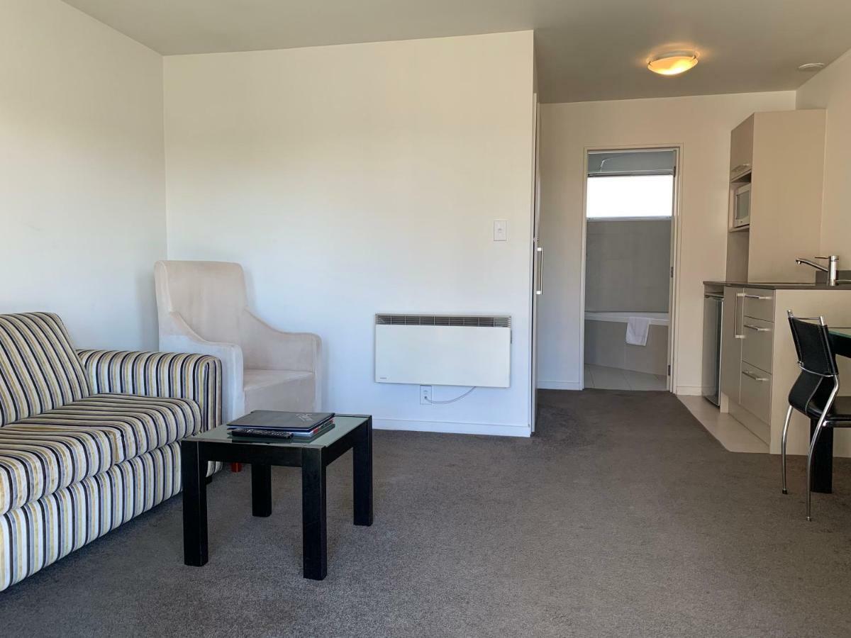 Salerno Motel Apartments Christchurch Bagian luar foto A typical studio apartment