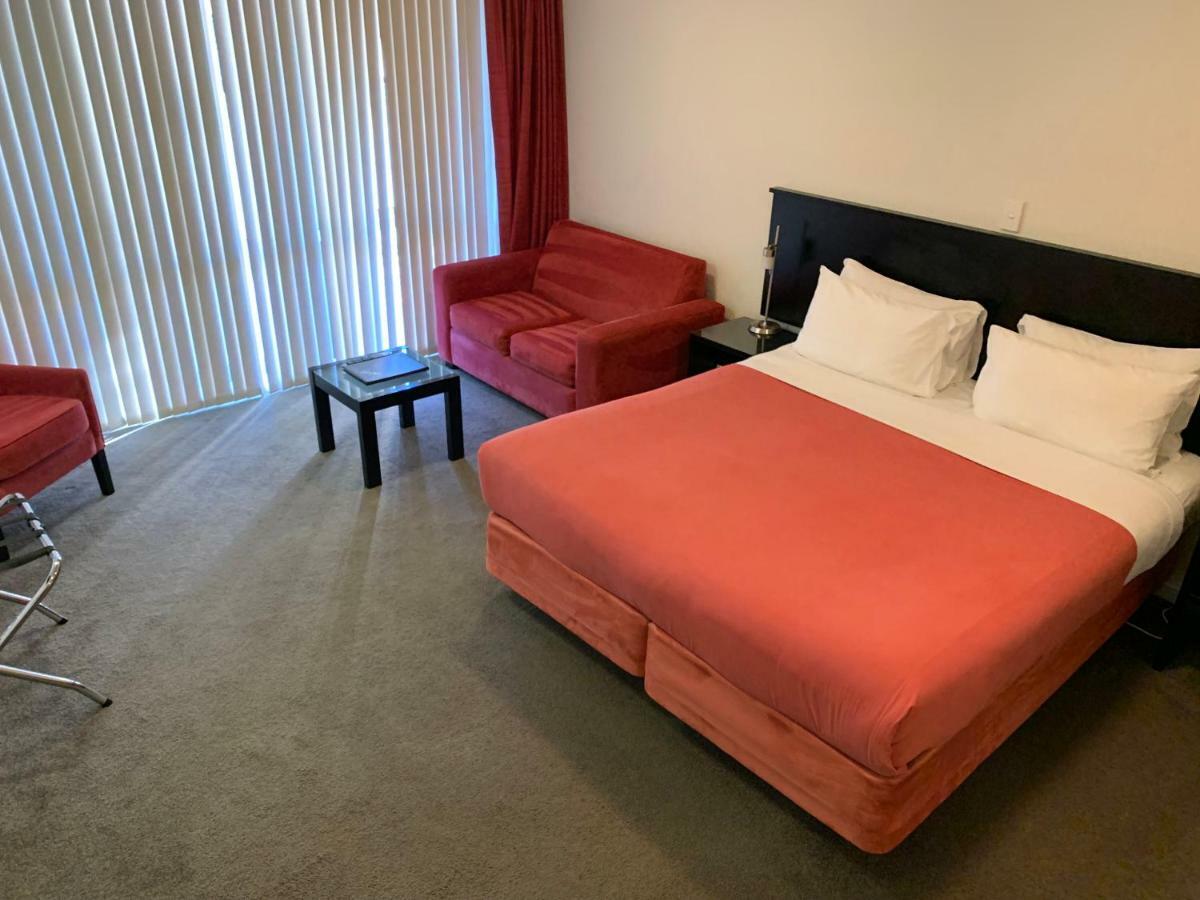 Salerno Motel Apartments Christchurch Bagian luar foto A room at the hotel