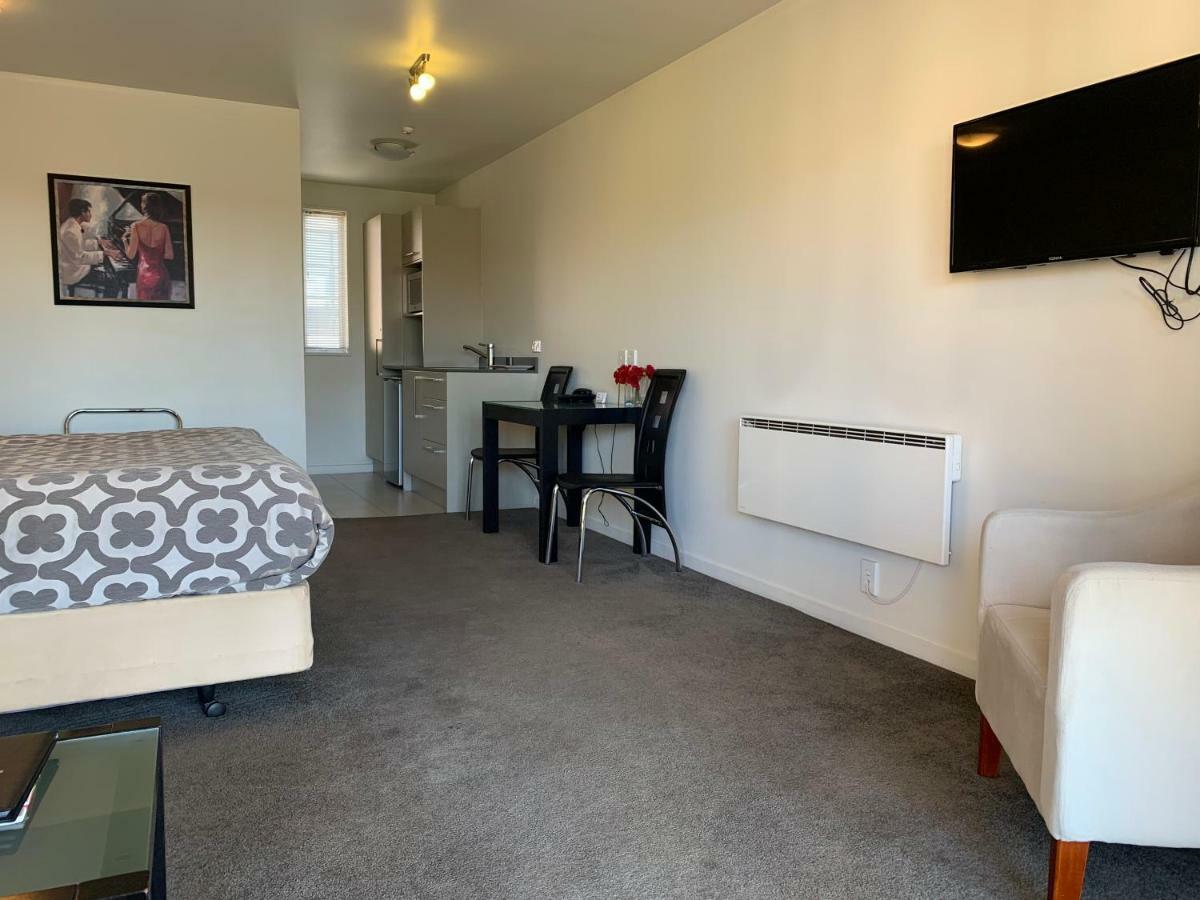 Salerno Motel Apartments Christchurch Bagian luar foto A studio apartment in New Zealand