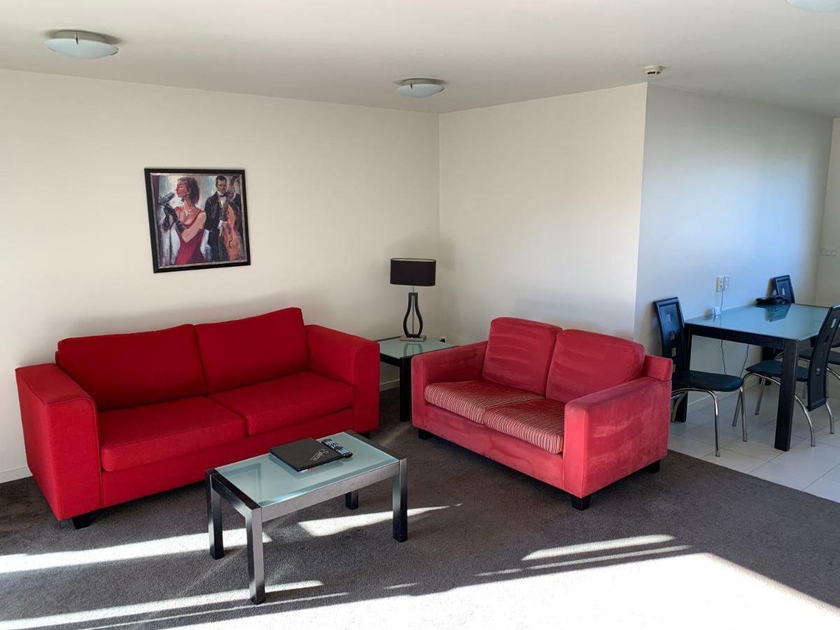 Salerno Motel Apartments Christchurch Bagian luar foto Living room in a two-bedroom apartment